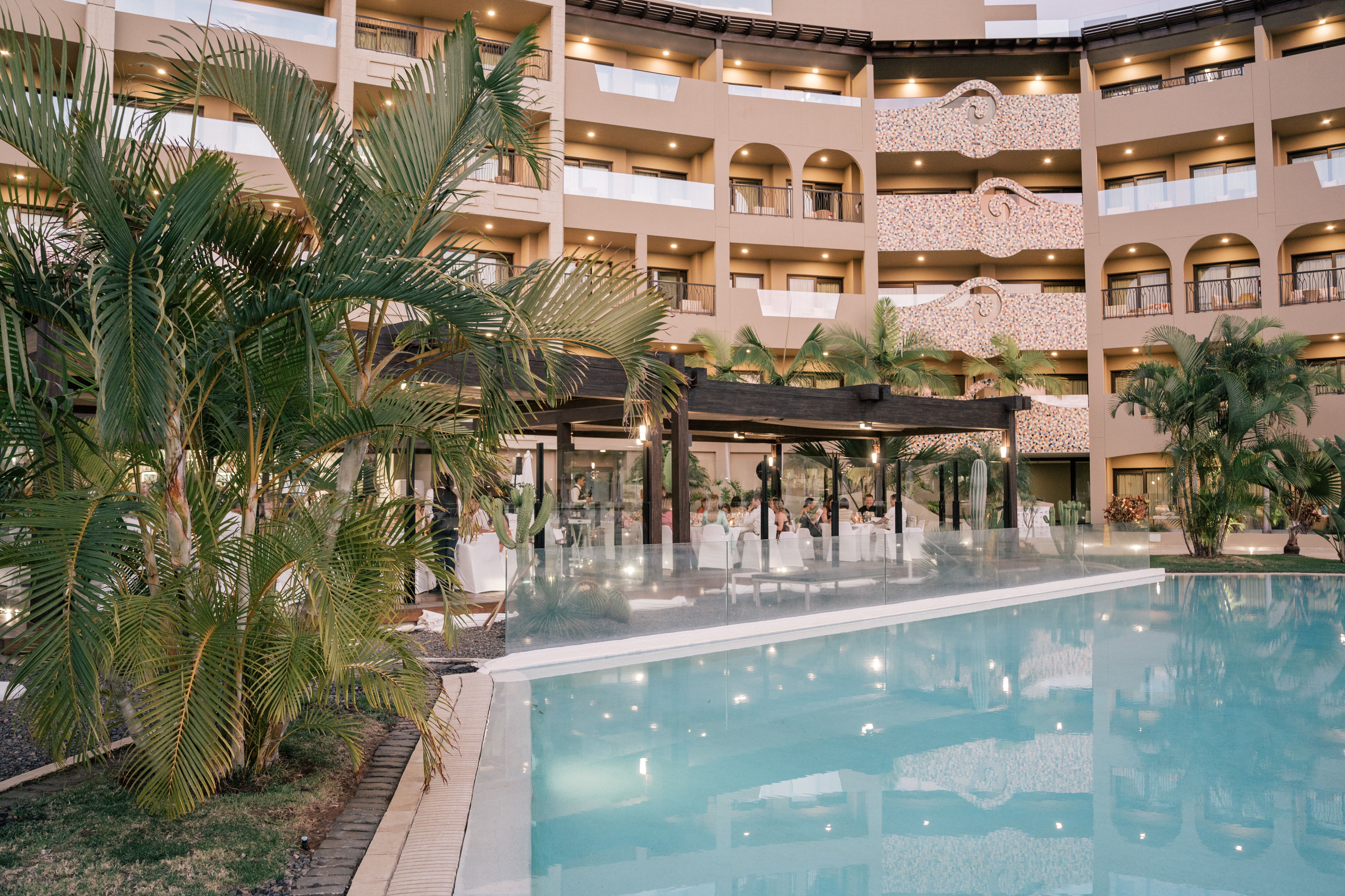 Book your wedding day in GF VICTORIA